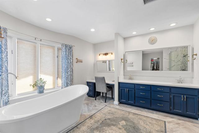 Detail Gallery Image 4 of 35 For 2528 Windmill View Rd, El Cajon,  CA 92020 - 4 Beds | 2 Baths