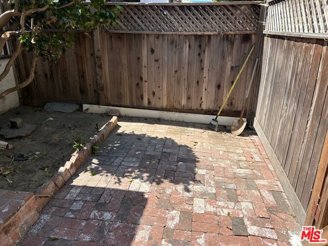 1444 Yale Street, Santa Monica CA: https://media.crmls.org/mediaz/3240e507-3910-4ba0-84e6-ff088dfe3e9c.jpg