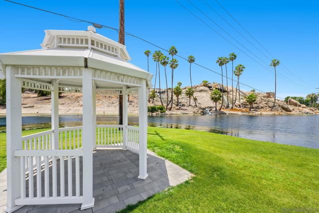 5001 W Florida Avenue, Hemet CA: https://media.crmls.org/mediaz/32417cbc-27f8-4007-994b-e5b494c72340.jpg