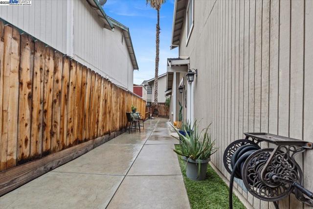 60 W South St, Tracy CA: https://media.crmls.org/mediaz/32419c4e-044a-4cfd-8f68-80dd6f120179.jpg