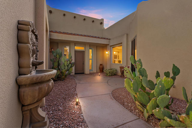 42 Marricopa Court, Palm Desert CA: https://media.crmls.org/mediaz/3241c8bc-aeaf-4fbe-834e-eae323628e4f.jpg