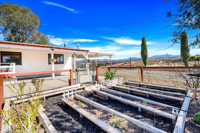 40110 Angora Ln, Temecula CA: https://media.crmls.org/mediaz/3241e4b8-35f7-4200-b284-602f4bb6bdc0.jpg