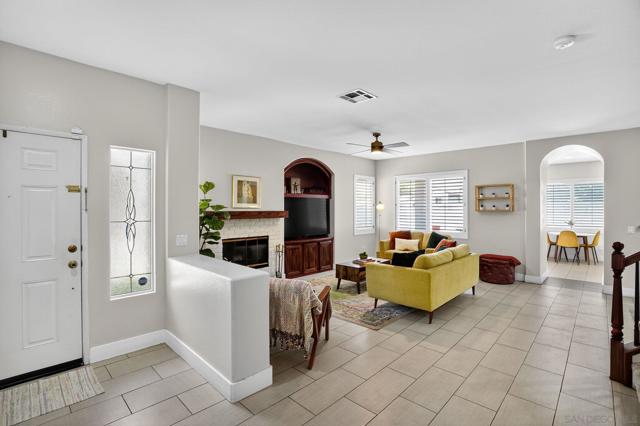 6289 Avenida De Las Vistas, San Diego CA: https://media.crmls.org/mediaz/3241e59f-555a-4978-b8aa-f7d720705abb.jpg