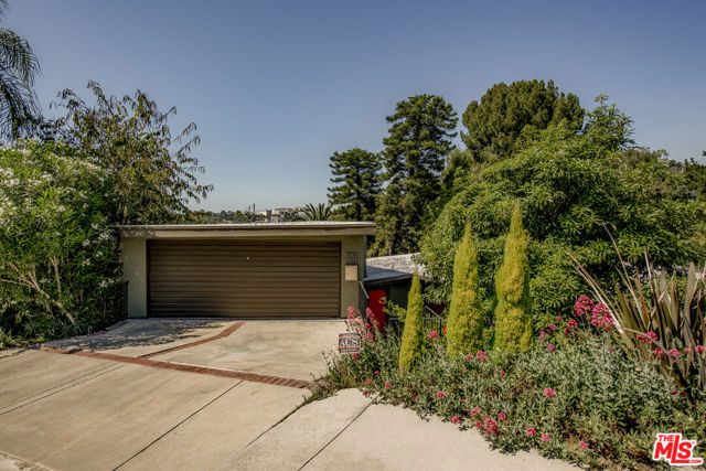 3262 Dos Palos Drive photo 2