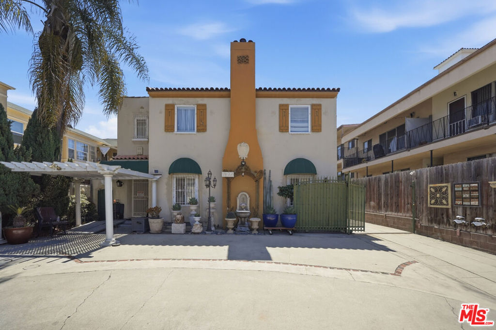 826 Crenshaw Boulevard
