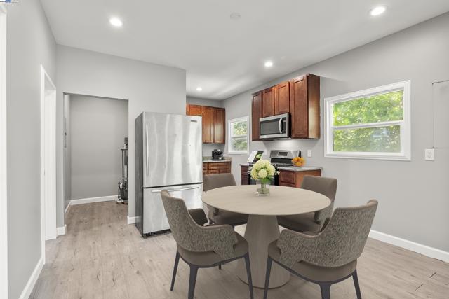 193 W Macarthur Blvd, Oakland CA: https://media.crmls.org/mediaz/3242c5f7-1896-46a8-9603-0ee8e897b64c.jpg