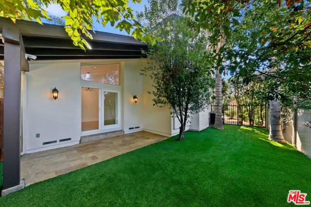 30630 Morning View Drive, Malibu CA: https://media.crmls.org/mediaz/3242c646-fc9e-4bf9-8573-e52c5e300ad9.jpg