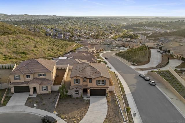 951 Visalia Pl, San Marcos CA: https://media.crmls.org/mediaz/32433205-69c4-4585-9050-65db8ad8533c.jpg