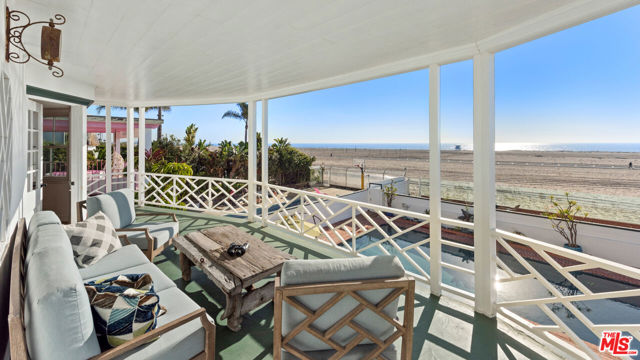605 Palisades Beach Road, Santa Monica CA: https://media.crmls.org/mediaz/32433b79-30fa-432f-bf8b-27e1427b38f8.jpg