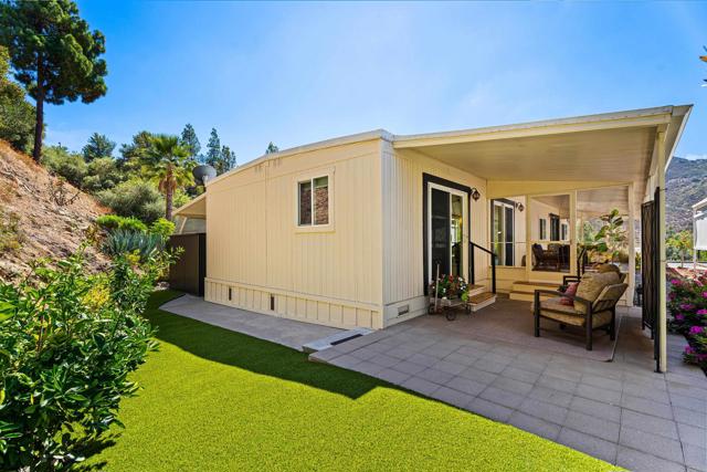 8975 Lawrence Welk Dr., Escondido CA: https://media.crmls.org/mediaz/32436418-531c-4880-8956-6ebc8c3e904f.jpg