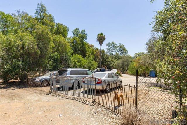 1960 Buena Creek Rd, Vista CA: https://media.crmls.org/mediaz/324388d2-f79f-403f-83ad-5998d6d73a66.jpg