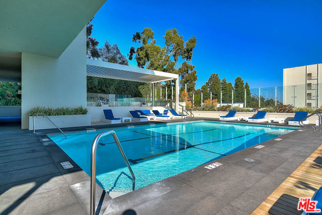 9255 Doheny Road, West Hollywood CA: https://media.crmls.org/mediaz/3243b0a2-59ec-4a9a-ba59-918f8b899d12.jpg