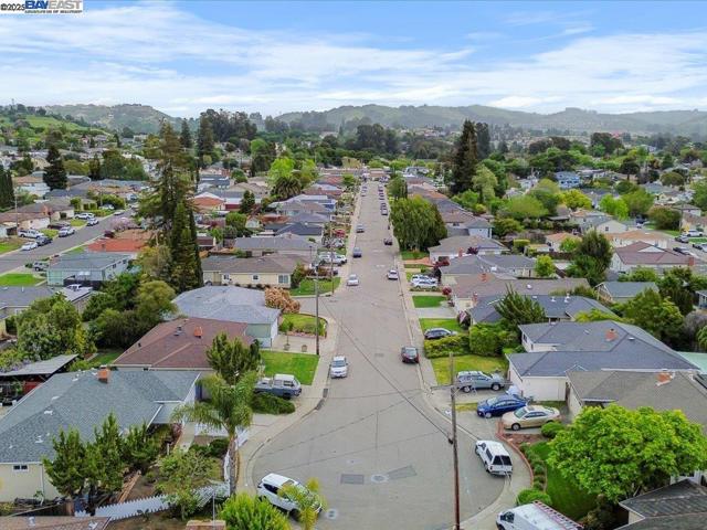 4311 Circle Ave, Castro Valley CA: https://media.crmls.org/mediaz/3243d65e-2855-4bf5-b1d6-883c69fa9760.jpg