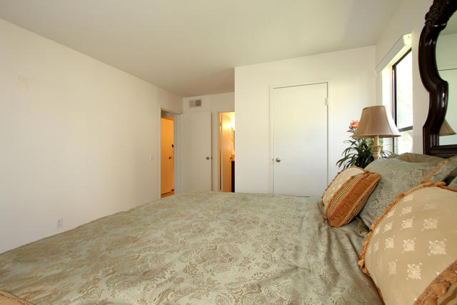 Image 21 of 47 For 43376 Cook Street 91