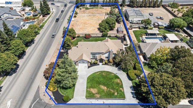 27000 S Hillview St, Tracy CA: https://media.crmls.org/mediaz/32440714-d67d-4946-97e3-17eb949a7f31.jpg