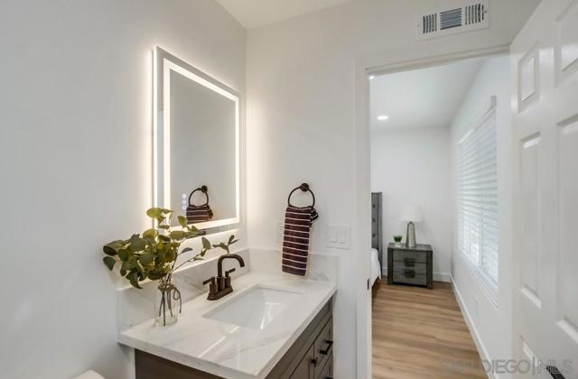13113 Calle De Las Rosas, San Diego CA: https://media.crmls.org/mediaz/3244287c-d912-45d6-90e1-de4bee0f1d93.jpg