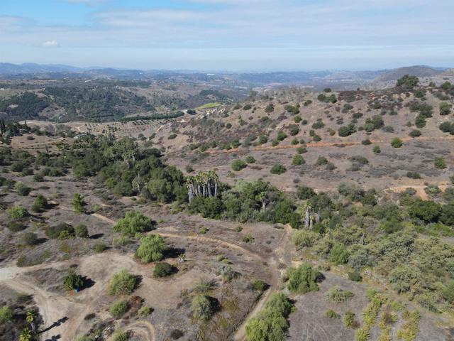 77 Jeffrey Heights Rd, Valley Center CA: https://media.crmls.org/mediaz/324449dc-6fe2-435f-ac2d-6a5f2f149c1f.jpg