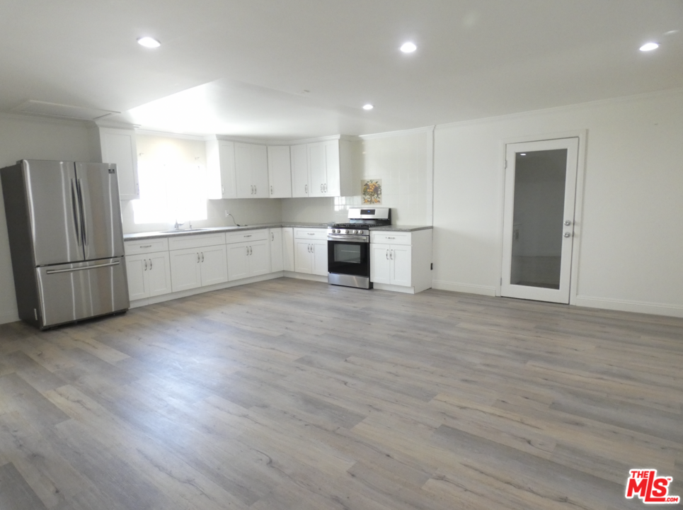 600 N Mariposa Avenue, Los Angeles, CA 90004