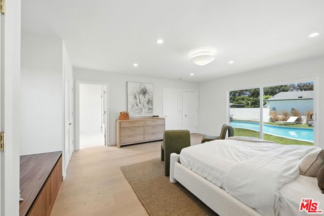 15727 Hartsook Street, Encino CA: https://media.crmls.org/mediaz/32450305-4280-43bf-9277-827bbb716f91.jpg