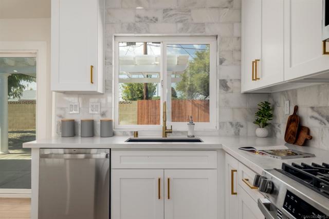26872 Pinckney Way, Menifee CA: https://media.crmls.org/mediaz/32453f6b-9a31-4b8c-9a15-0cb6e0f1e25b.jpg