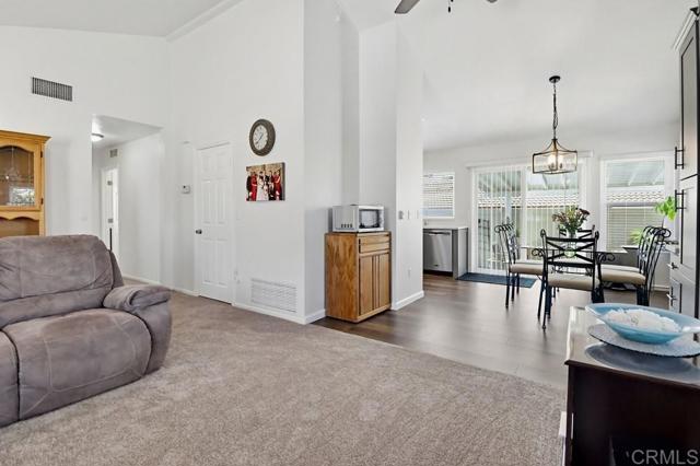 Detail Gallery Image 9 of 43 For 8456 Snow White Dr, El Cajon,  CA 92021 - 2 Beds | 2 Baths