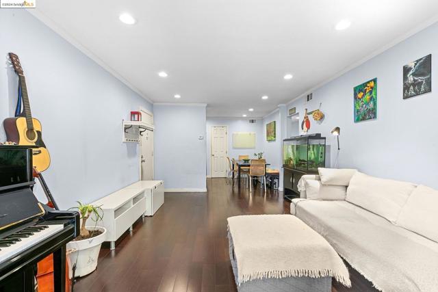 Image 9 of 29 For 2450 Bayshore Rd  Apt 7