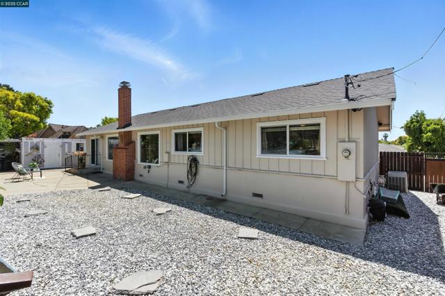 1201 Valle Vista Ave, Vallejo CA: https://media.crmls.org/mediaz/324724e4-6642-4eff-bc6b-4fc54e558b69.jpg