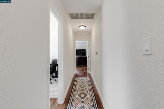 1349 Montana Dr, Concord CA: https://media.crmls.org/mediaz/32491c0b-6f20-4c70-9e5d-e82167685649.jpg