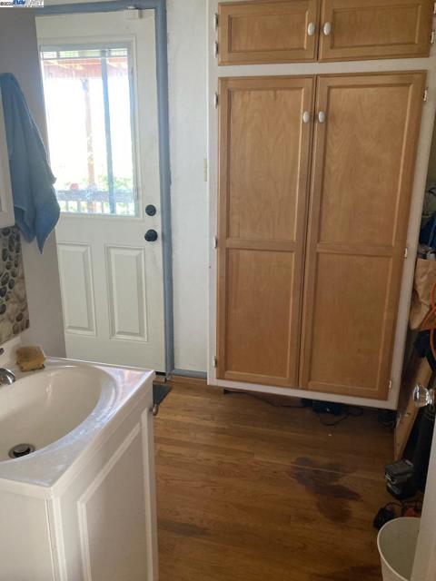 22234 Prospect St, Hayward CA: https://media.crmls.org/mediaz/32498484-d6eb-4727-88c1-0f599a12cbdc.jpg