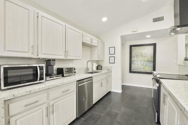 Detail Gallery Image 8 of 32 For 9452 Larrabee Ave, San Diego,  CA 92123 - 4 Beds | 3 Baths