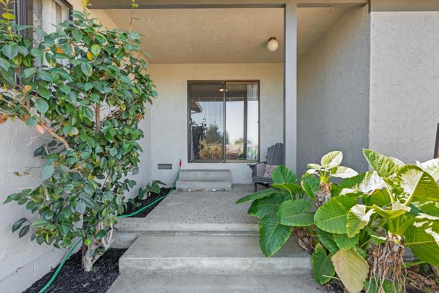 215 Rays Circle, Hollister CA: https://media.crmls.org/mediaz/324a7a07-2d66-4f0a-8e6f-90e0dd487da6.jpg