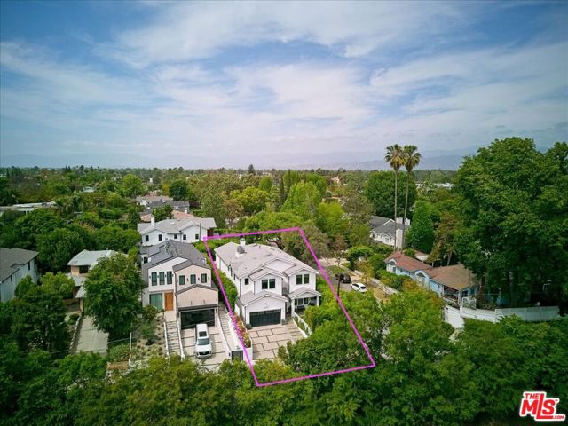 4105 Bellingham Avenue, Studio City CA: https://media.crmls.org/mediaz/324a7a98-cd21-4642-a3d6-a288a979e37c.jpg
