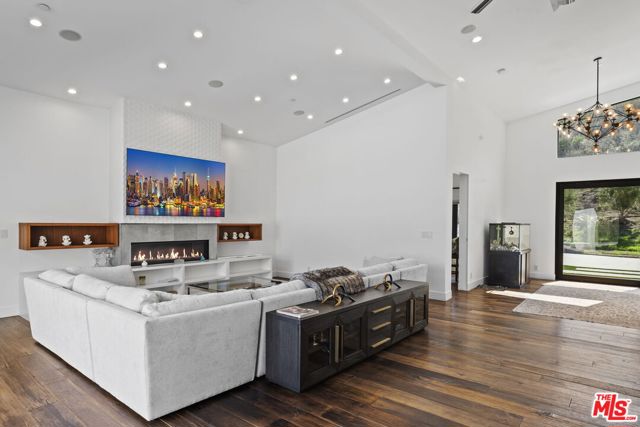 31830 Lobo Canyon, Agoura Hills CA: https://media.crmls.org/mediaz/324adf50-78fe-4cf5-87e2-19674887442d.jpg