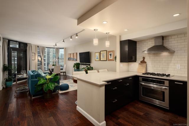 500 W Harbor Dr, San Diego CA: https://media.crmls.org/mediaz/324af721-81ff-48fb-b205-f2ece2608c6c.jpg