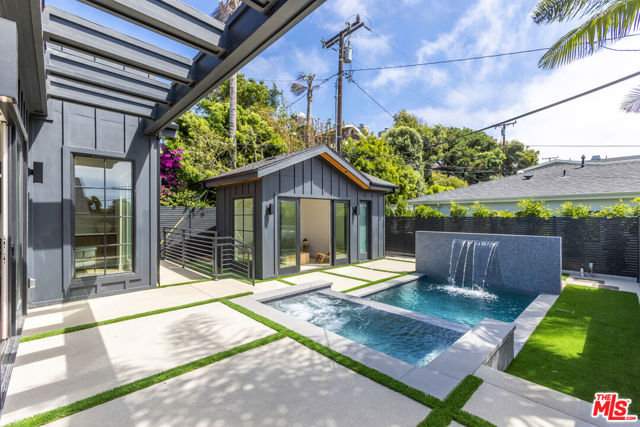 908 Rosecrans Avenue, Manhattan Beach CA: https://media.crmls.org/mediaz/324b9483-28c6-46e8-94a6-ca87fee26bc8.jpg