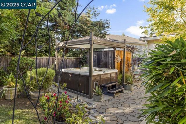 82 BEAR PLACE, Clayton CA: https://media.crmls.org/mediaz/324b989b-6908-4a94-986d-5e7252f6032d.jpg