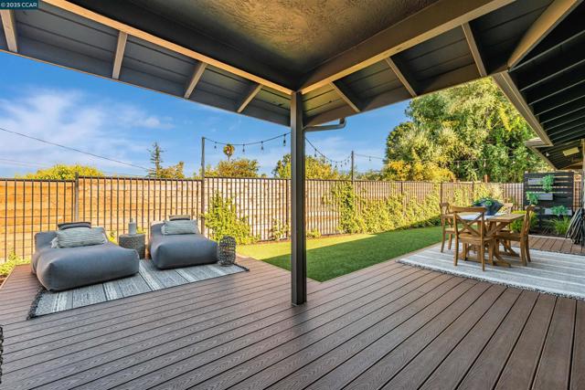 3674 Northridge Dr, Concord CA: https://media.crmls.org/mediaz/324baa7f-bf06-4f7b-b9d3-3c02a57b5453.jpg