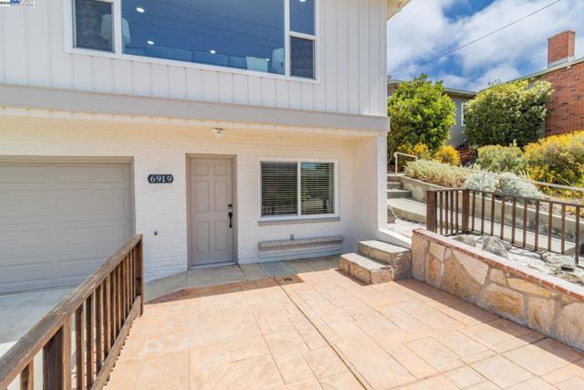 6919 Wilson Way, El Cerrito CA: https://media.crmls.org/mediaz/324c22e1-e1a8-48f3-b7a2-cb351cc80e6c.jpg