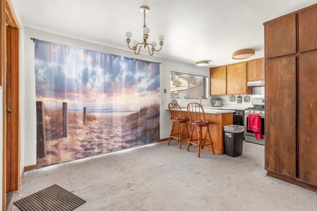 13442 Mountainside Drive, Poway CA: https://media.crmls.org/mediaz/324cac4a-1c9d-4611-9ee5-7e015e4df32d.jpg
