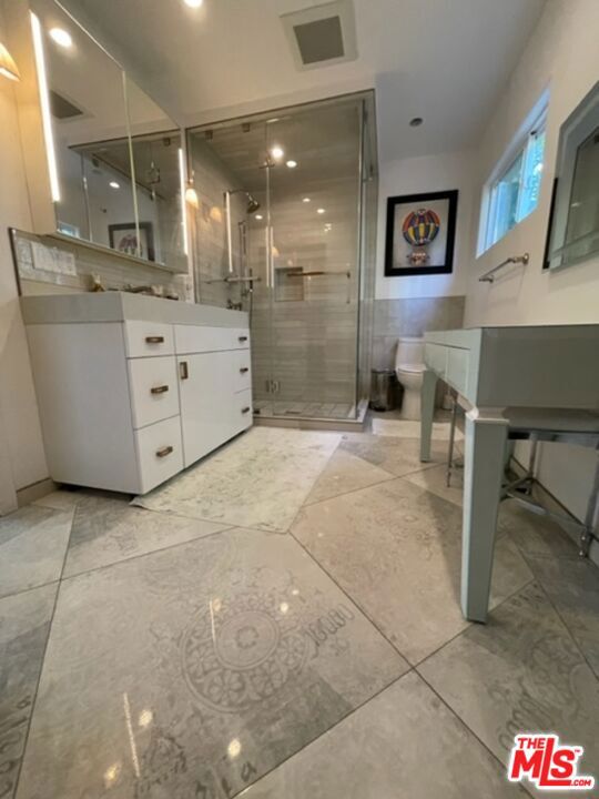 425 Sunridge Street, Playa del Rey CA: https://media.crmls.org/mediaz/324ea241-5bd7-4564-b3f3-6c67485c0dc7.jpg