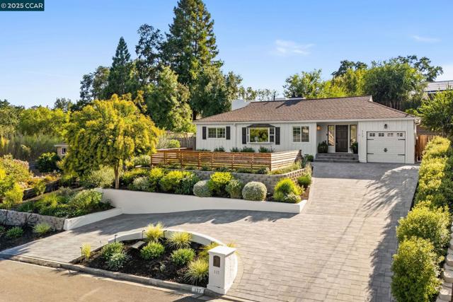 117 Montana Dr, Danville CA: https://media.crmls.org/mediaz/324fec14-ec7e-40b8-a39e-f181c4760bf3.jpg