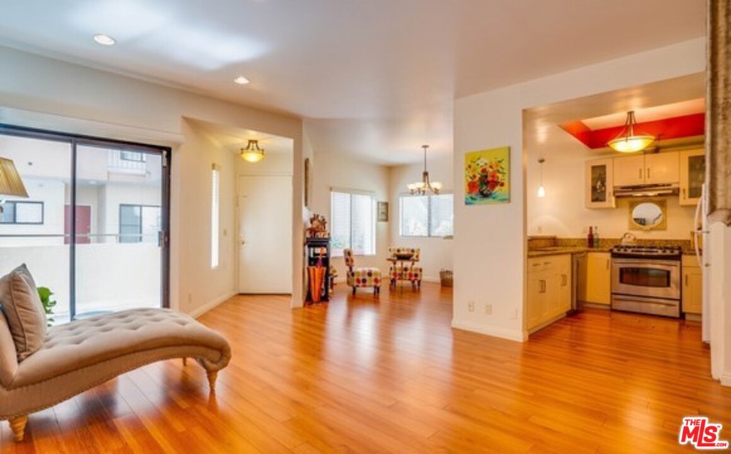 500 E Lexington Drive 110 Glendale, California Prime Glendale area, come and see this beautiful unit. 2 bedroom 2 bathroom condo. Central air and heat, fireplace in the living room, walk-in closets, recessed lighting, 2 subterranean parking, patio, laminate flooring, near shops and restaurants and so much more.