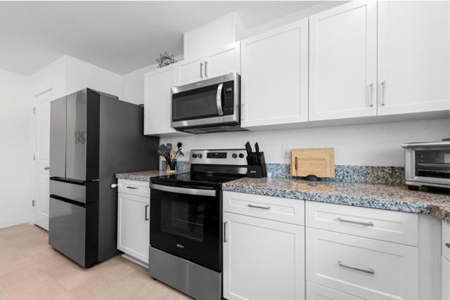 7741 Forestdale Way, Elk Grove CA: https://media.crmls.org/mediaz/3250cb0b-d6f7-4d4d-9027-887cf340d4ee.jpg