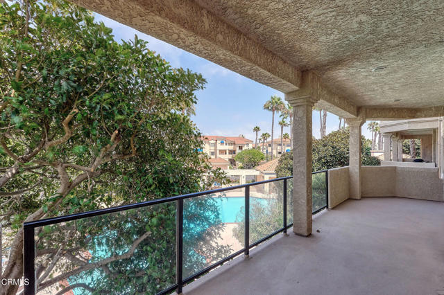 4229 Harbour Island Lane, Oxnard CA: https://media.crmls.org/mediaz/325159c2-4944-419a-98ce-eefbe733861f.jpg