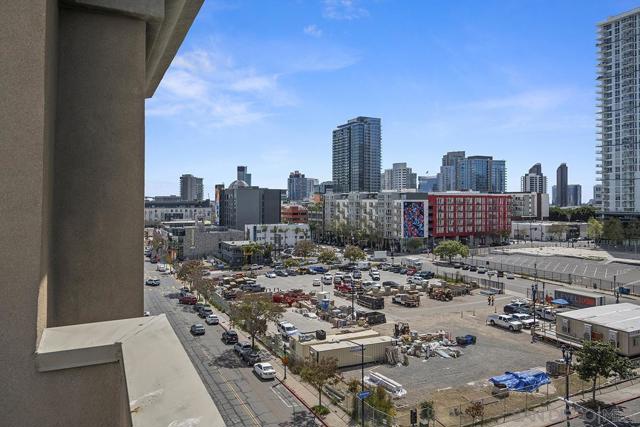 1400 Broadway, San Diego CA: https://media.crmls.org/mediaz/32517941-dc6f-4fc6-82fe-988e30e54d52.jpg