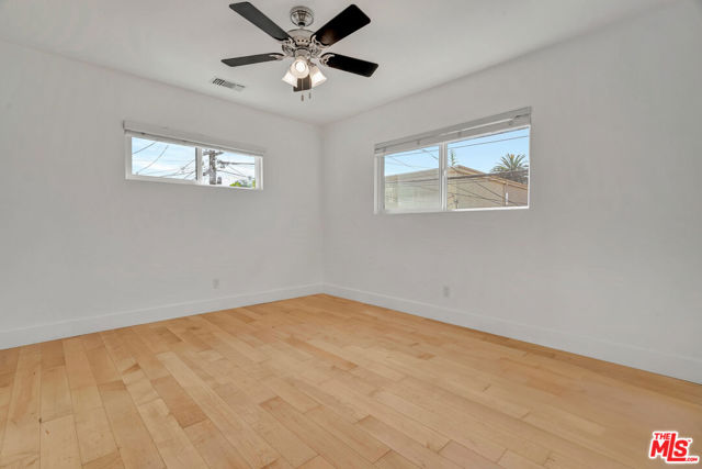 119 Paloma Avenue, Venice CA: https://media.crmls.org/mediaz/32521cef-4b4c-4695-a5f4-107419d89e4f.jpg