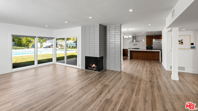6228 Sale Avenue, Woodland Hills CA: https://media.crmls.org/mediaz/32528b45-4124-4be5-b97e-1a6121317ce9.jpg