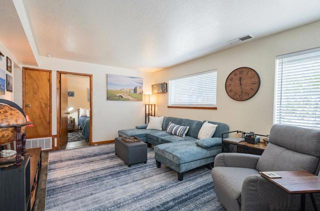 570572 Belden Street, Monterey CA: https://media.crmls.org/mediaz/3252cdd5-69aa-4fdd-b4e9-e5202a40b1da.jpg