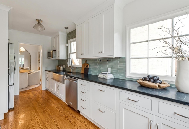 Image 19 of 58 For 3938 Oakmore Rd