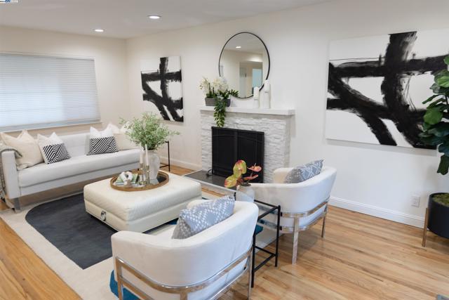 1019 Lenor Way, San Jose CA: https://media.crmls.org/mediaz/3253acfd-c49a-4c83-9a22-396c88bdb07a.jpg